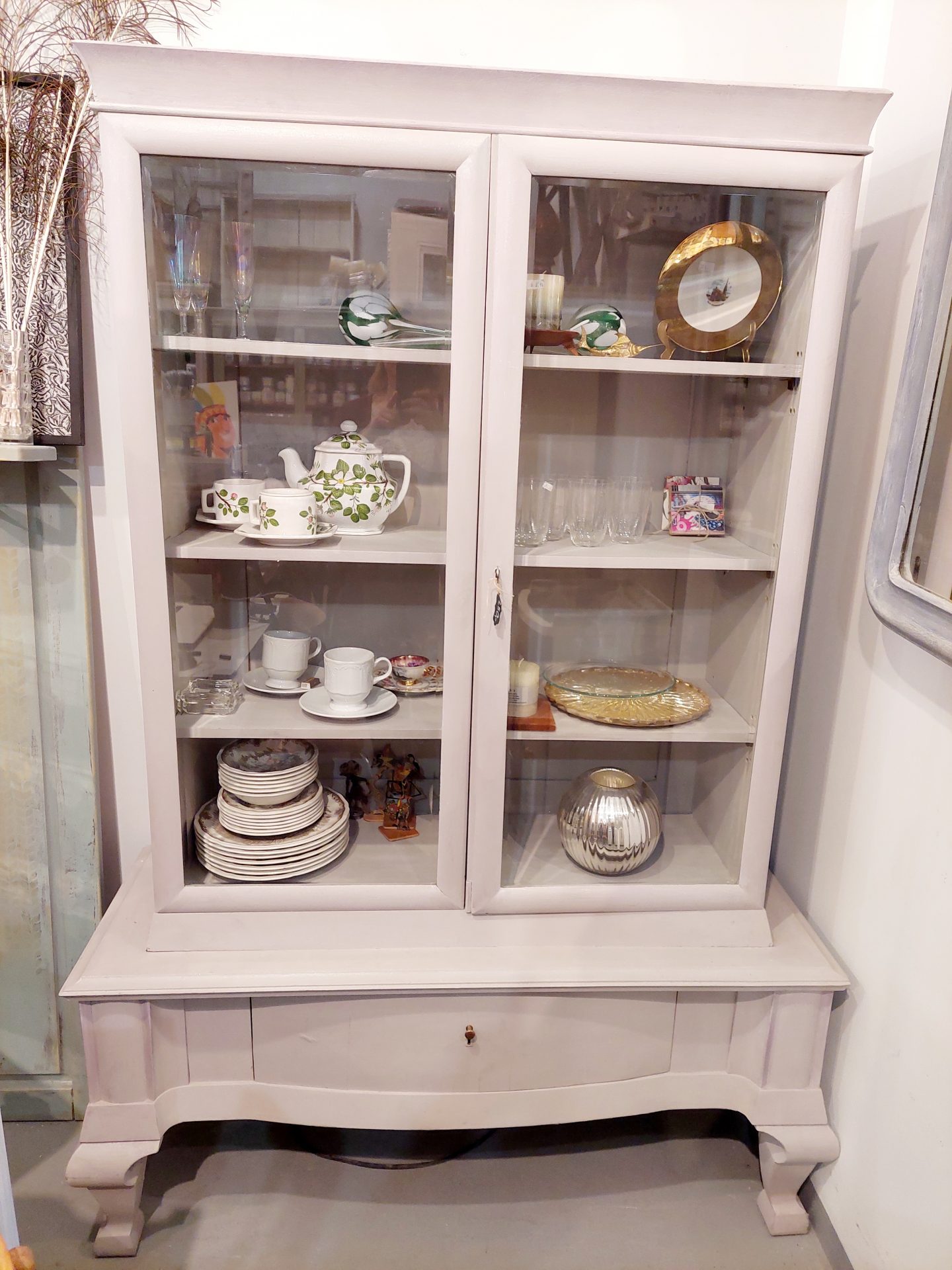 20220125_145200 Vitrinenschrank