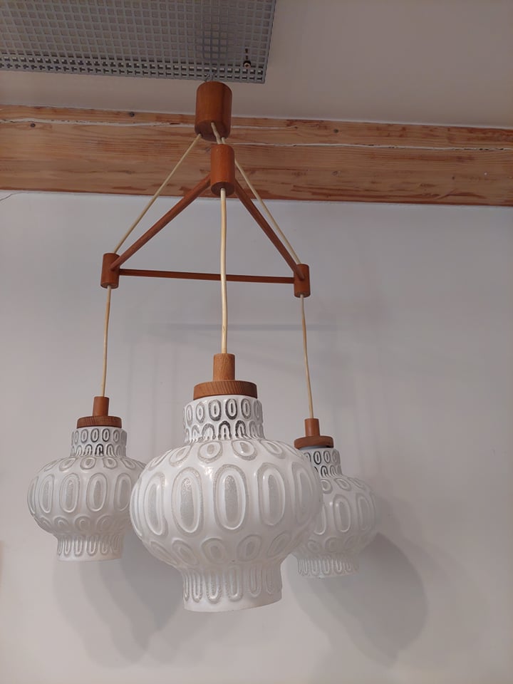 270044373_432438371933160_5379362496896294346_n Hängeleuchte - 70er – Bild 1