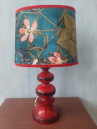 Tischlampe mit Holzfuß