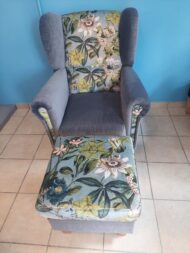 Ohrensessel mit Hocker – Bild 3