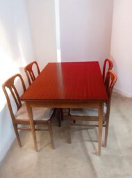 Tisch -  Ausziehbar und Stühle