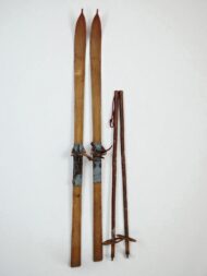 Holzski mit Skistock – Bild 4