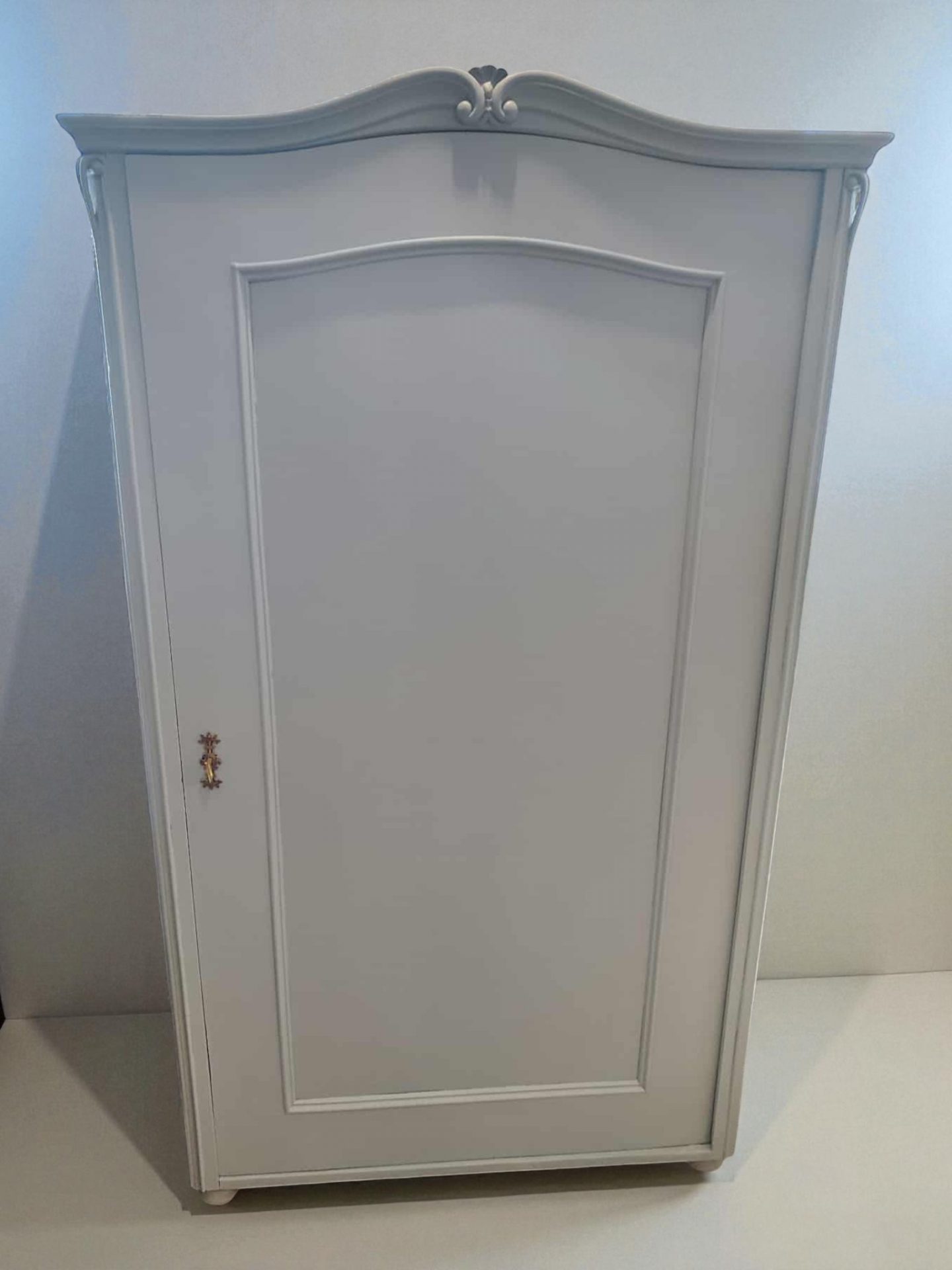 Kleiderschrank (1) Antiker Kleiderschrank – Bild 1